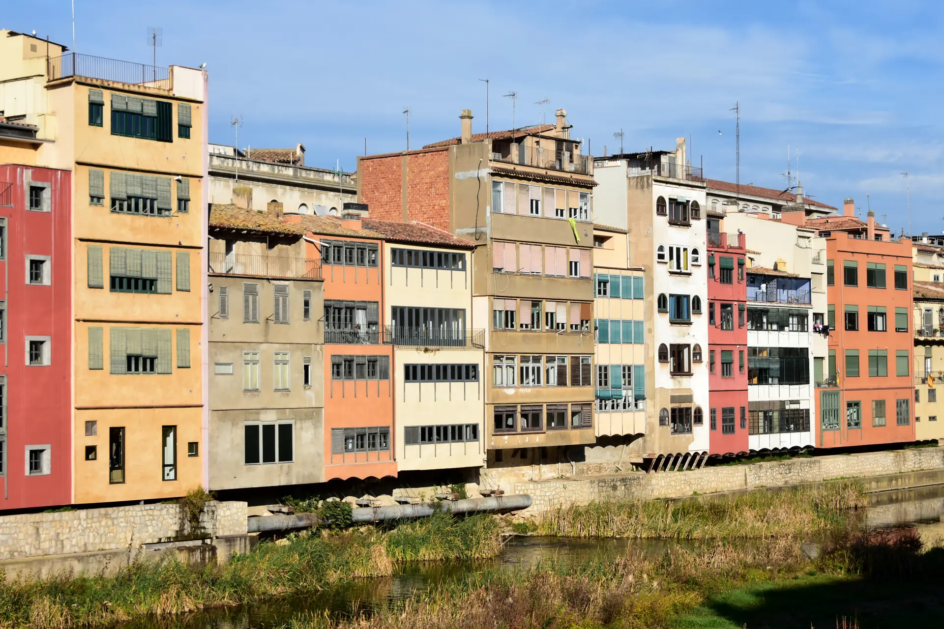 The colourful houses above the Onyar river in Girona