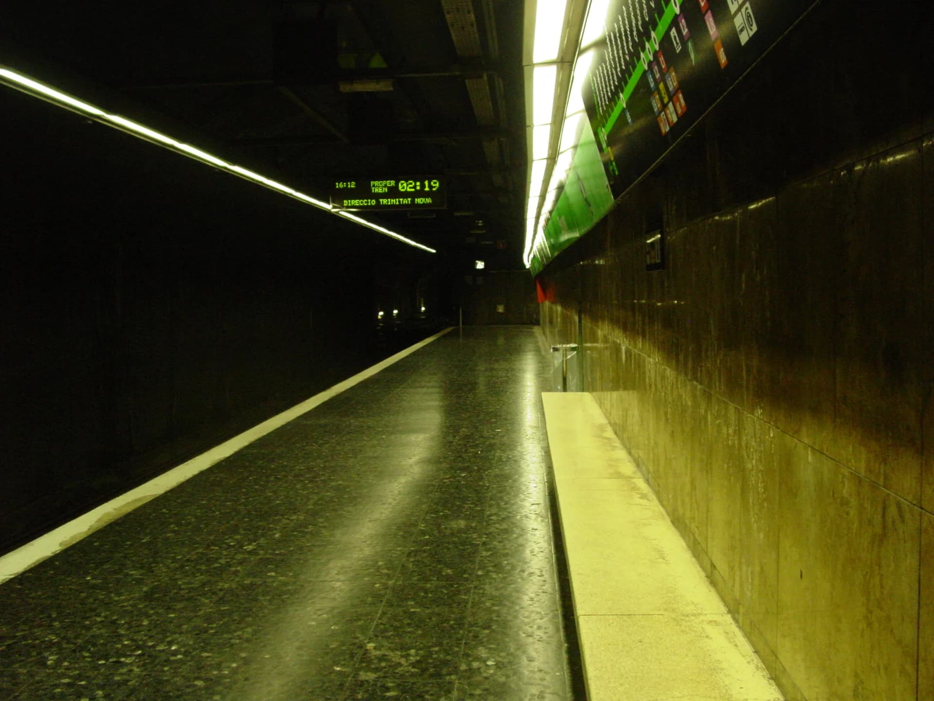 Andana de l'estació de metro d'Espanya, a la línia 3 de Barcelona