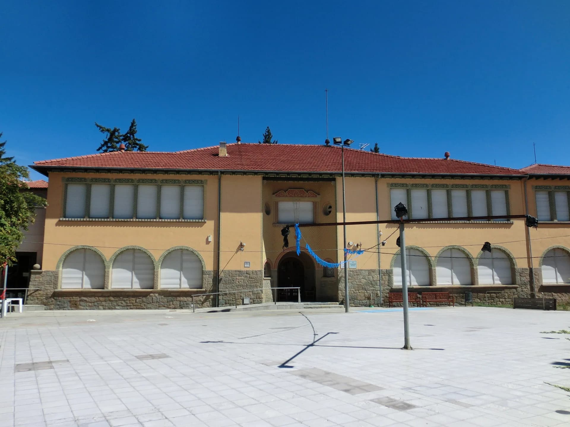 Front of the Jaume Balmes school in Vic with its paved playground