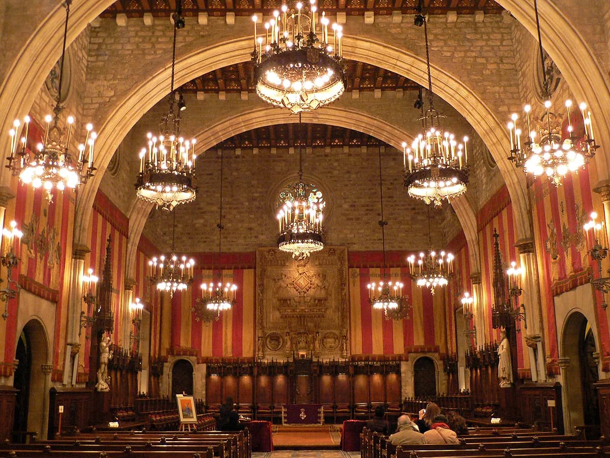 The Saló de Cent in Barcelona City Hall, with chandeliers and stone arches